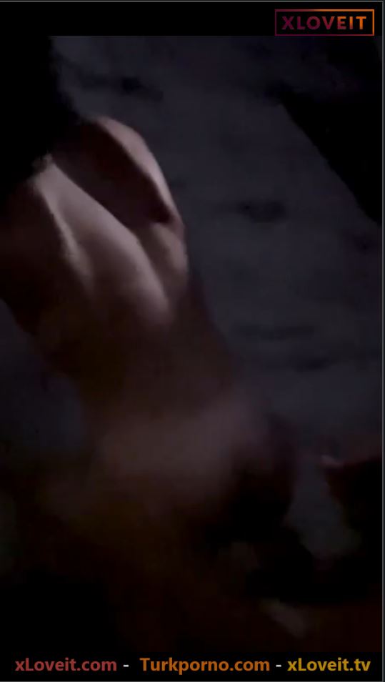 Cuckold Porno Hotwife Ceyda dostuna sikilirken kocası sırtına boşaldı