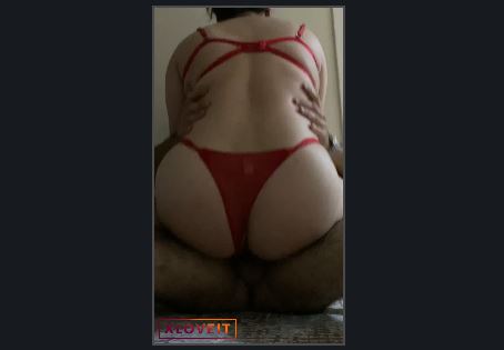 Ortağının karısını beceriyor